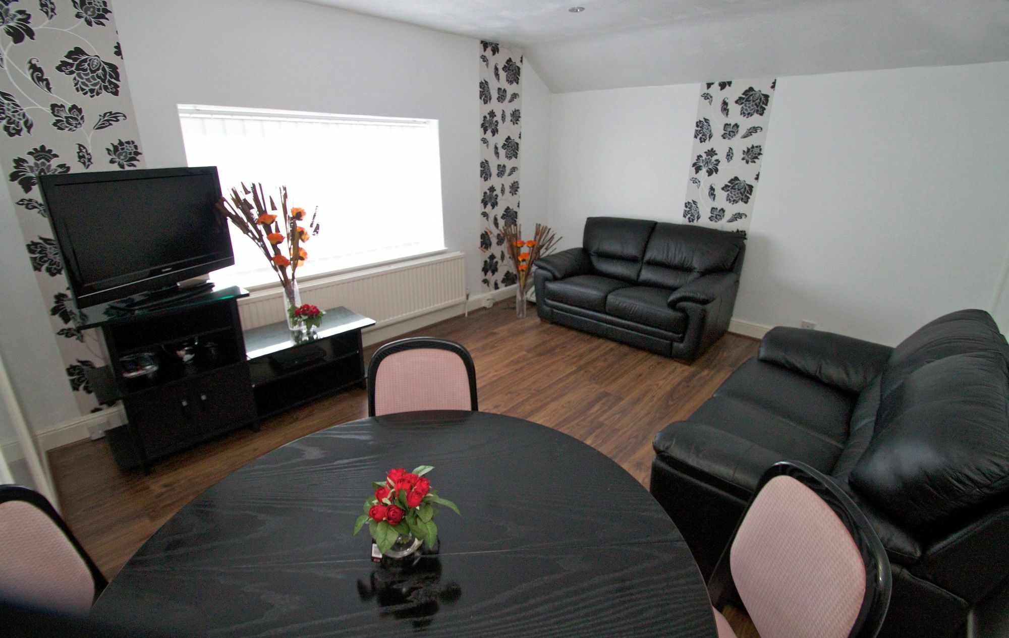 La Suisse Serviced Apartments Manchester Exterior foto